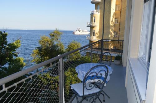 Leona Authentic Beachfront Villa 2BR APT by Irundo — 4-Star Luxury Hotel in Opatija, Croatia