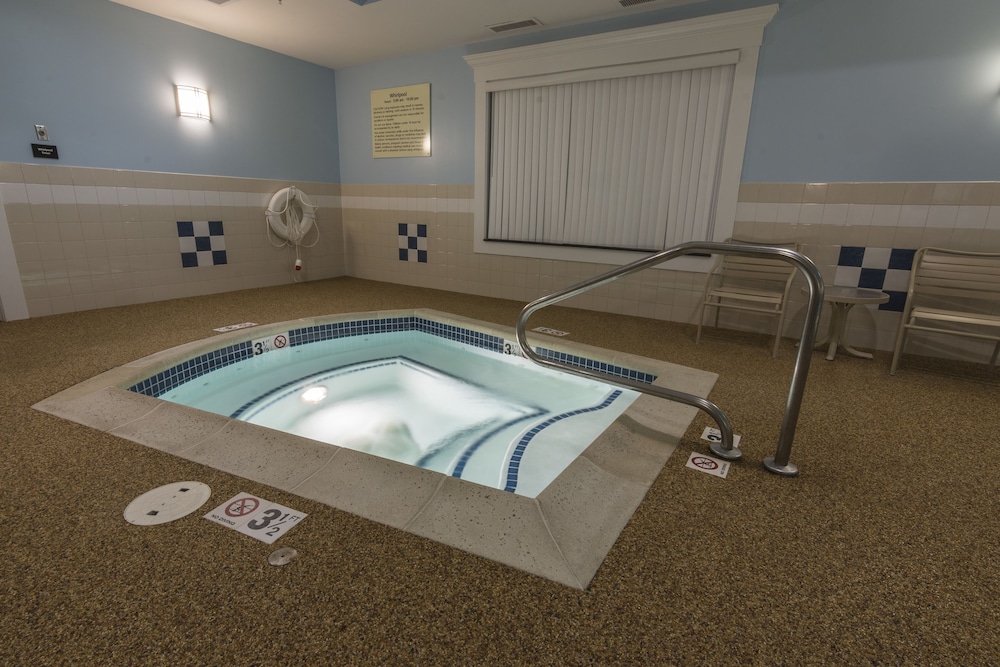 Hampton Inn Bangor - photo 27