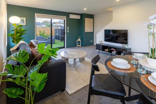 Serene Living 2 bed with Carpark — 4-Star Luxury Hotel in Christchurch, New Zealand