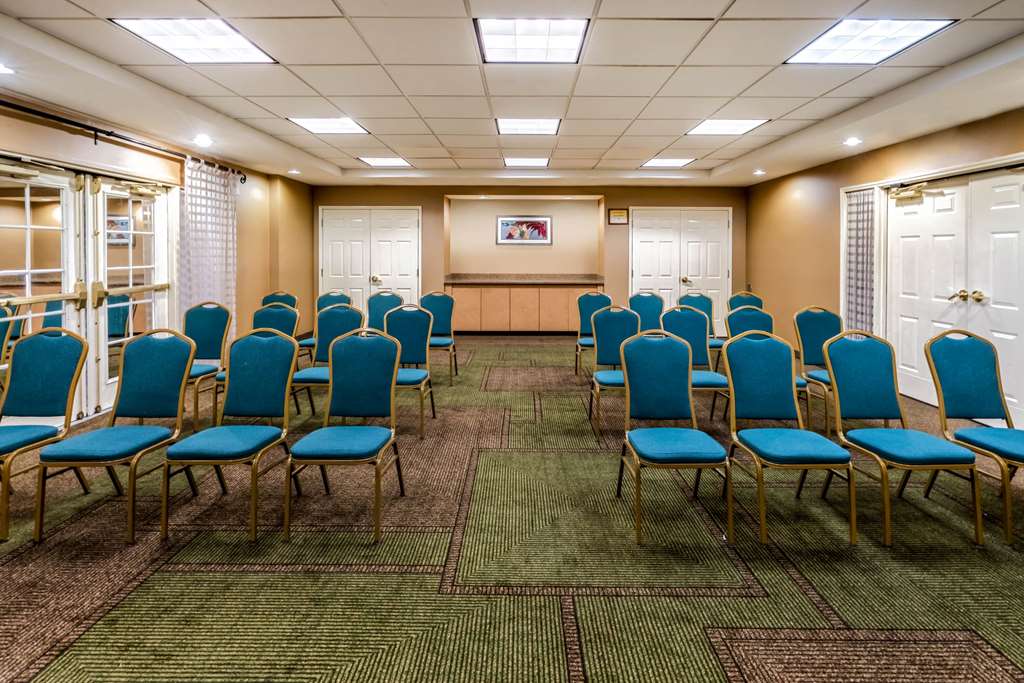 La Quinta Inn & Suites by Wyndham Phoenix West Peoria - photo 27