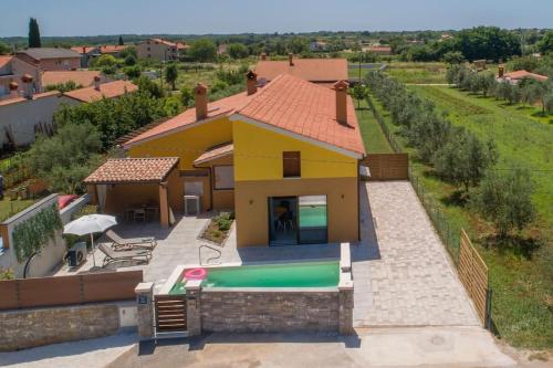 Apartment ViLo with heated pool in Istria — 4-Star Luxury Hotel in Marcana, Croatia