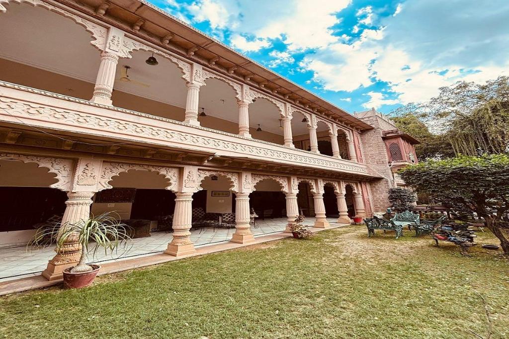 Hotel Karan Villas in Kota, India