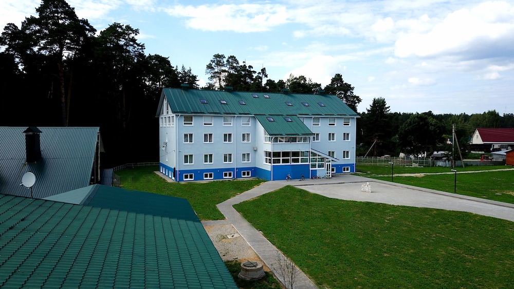 Iceberg Ugry — hotel in Yukhnov