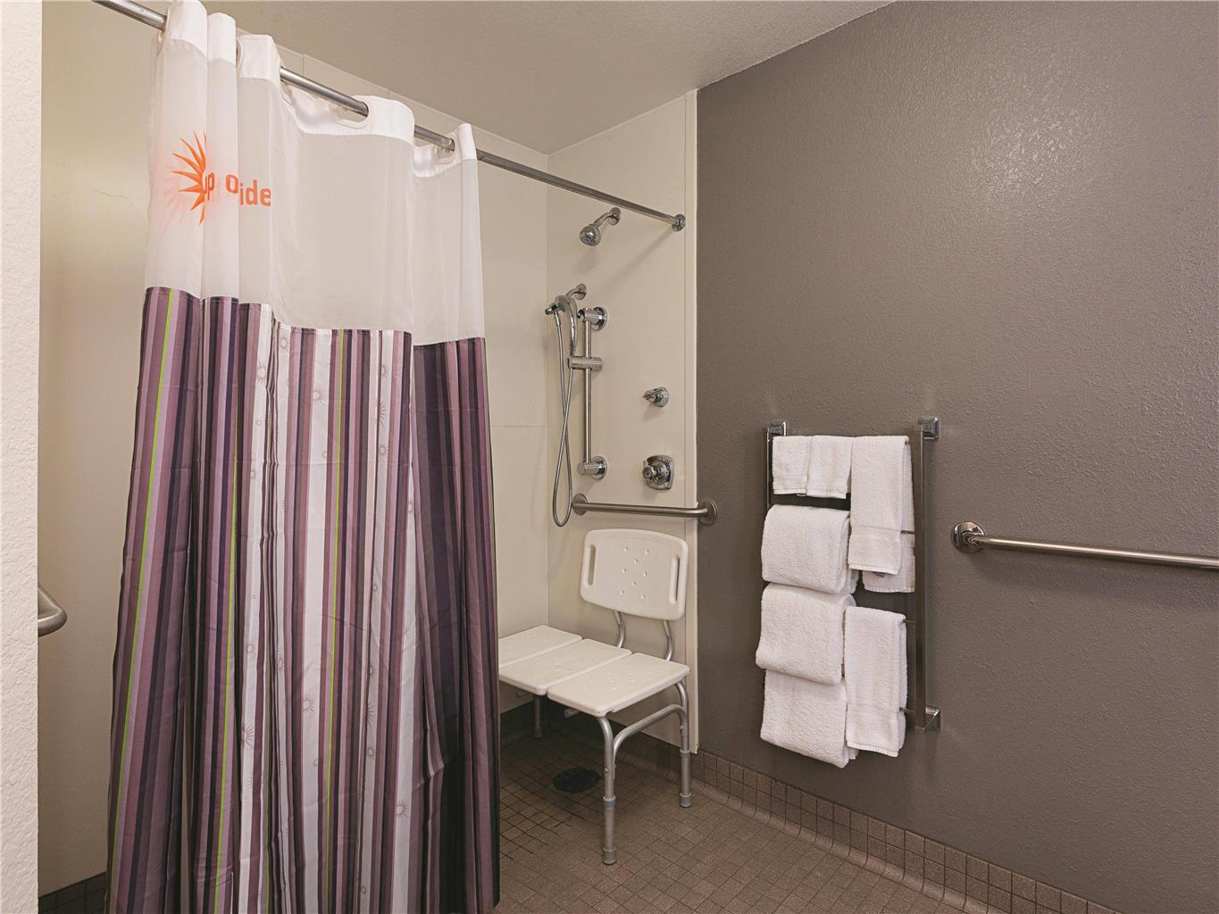 La Quinta Inn & Suites by Wyndham Atlanta Alpharetta - photo 18