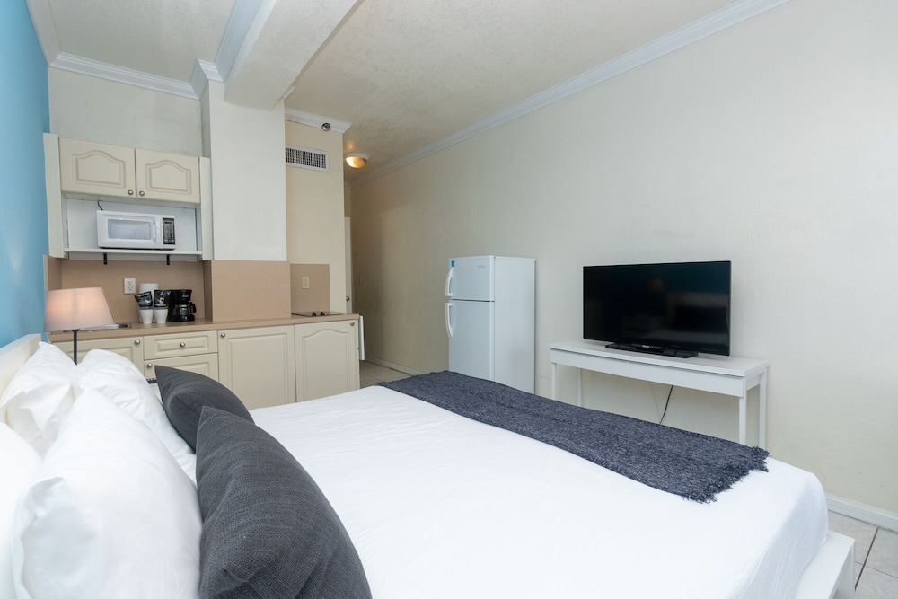 433 Studio Hollywood Beach Resort Hollywood - photo 12
