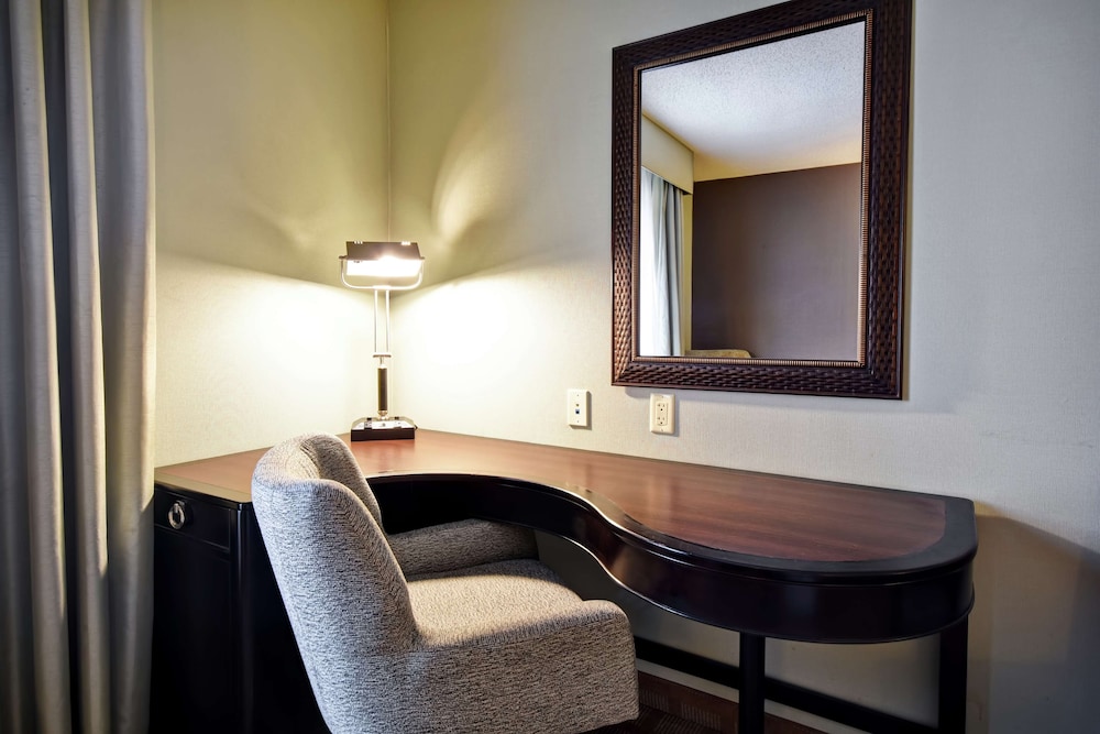 Hampton Inn & Suites Detroit Canton - photo 27