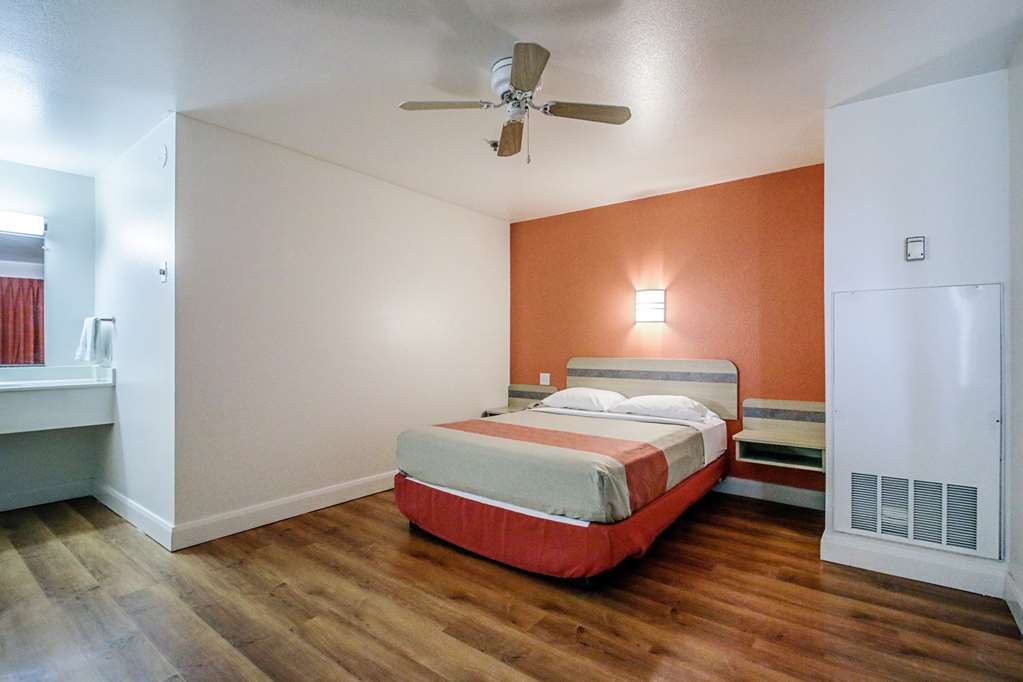 Motel 6 Nephi UT - photo 18