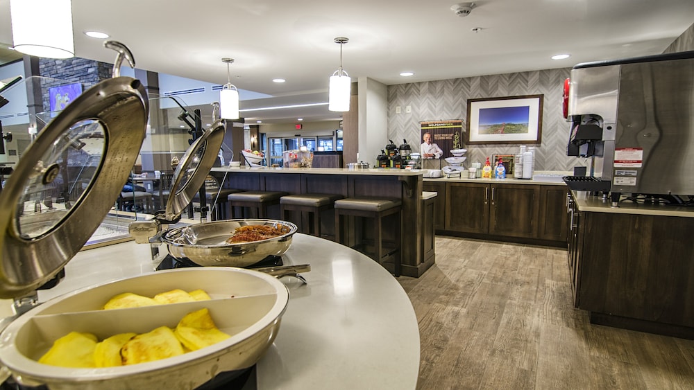 Staybridge Suites Marquette by IHG - photo 28