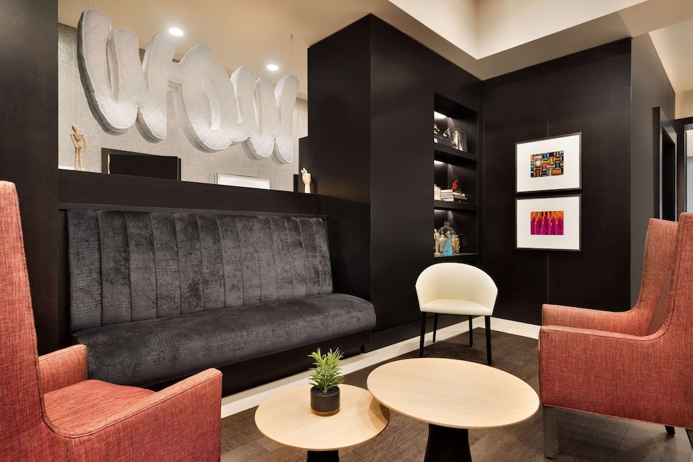 Embassy Suites by Hilton New York Manhattan Times Square - photo 2