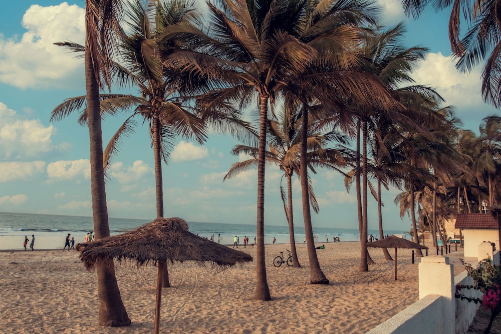 Bungalow Beach Hotel — Serekunda