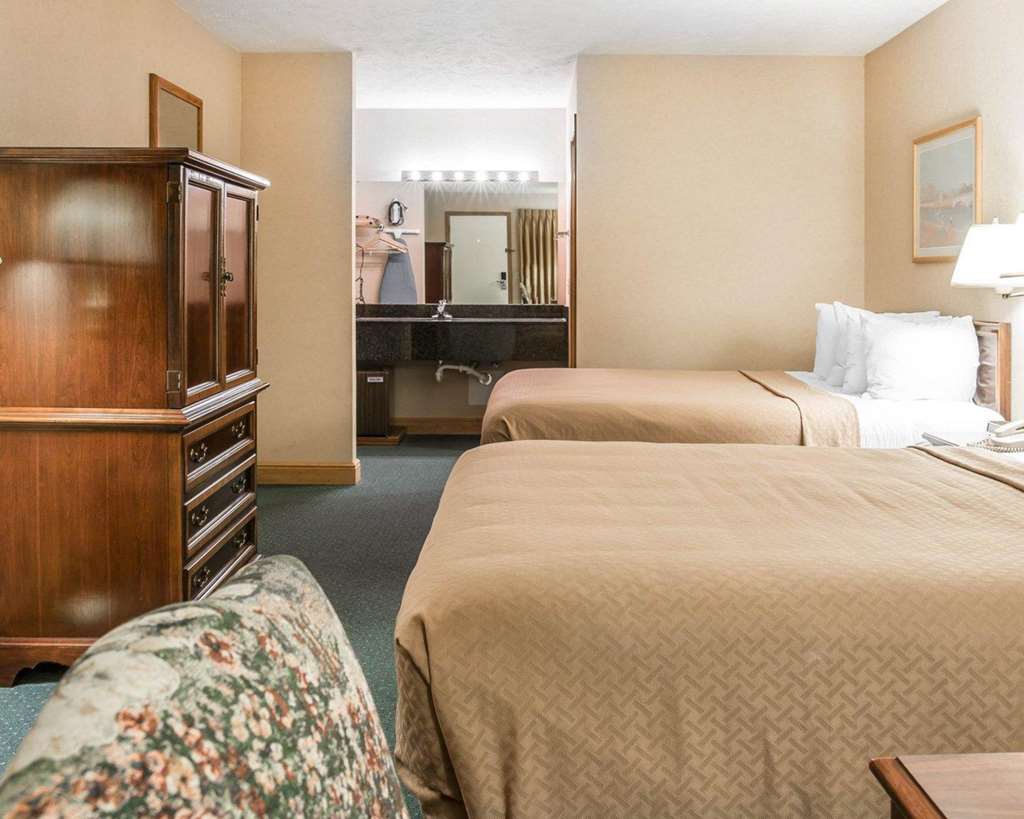 Quality Inn & Suites Mackinaw City Beachfront - photo 16