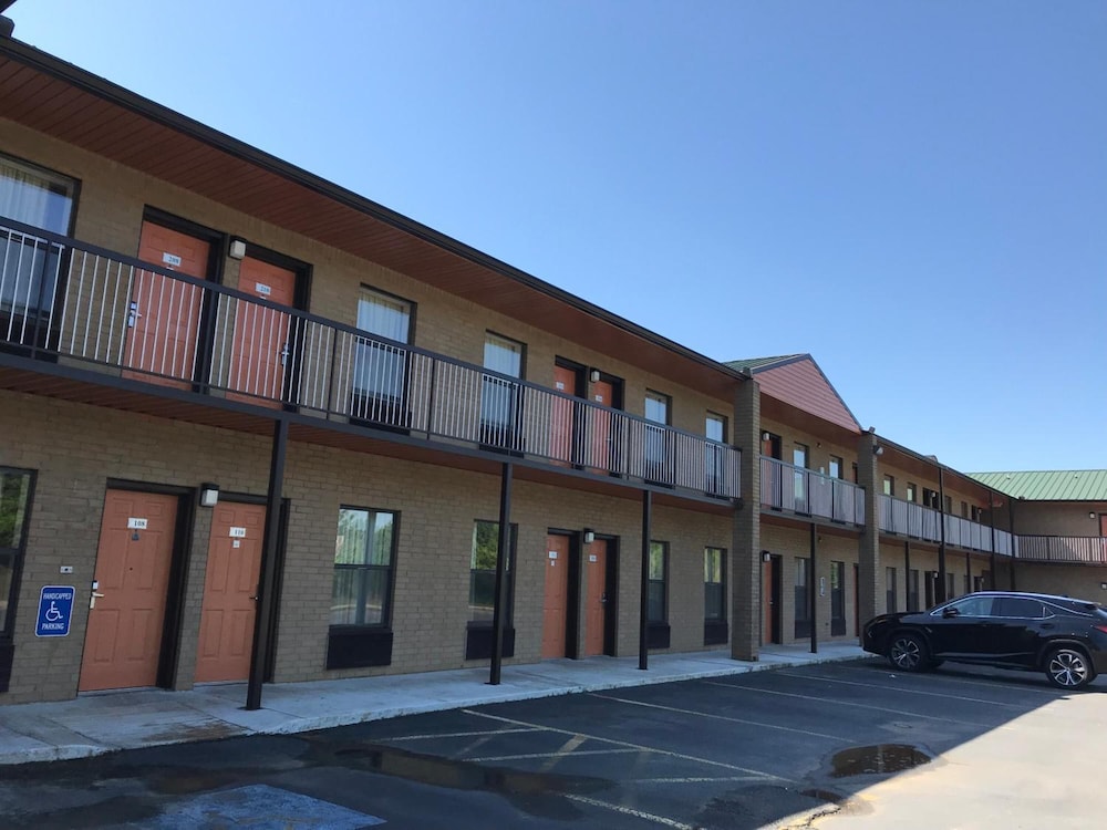 Clairmont Inn & Suites Warren - photo 43