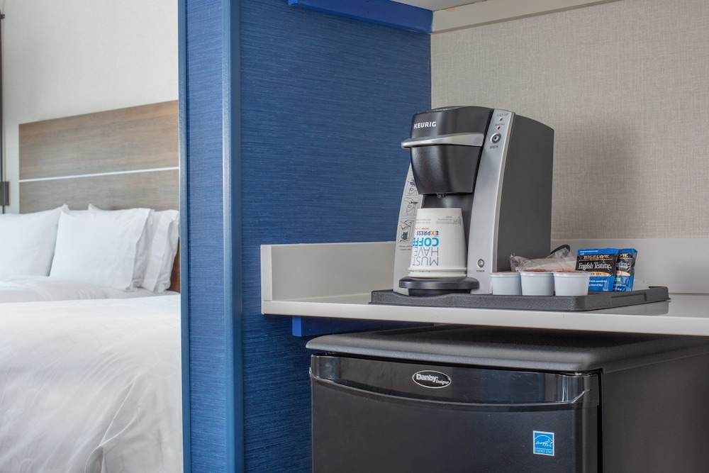 Holiday Inn Express & Suites Chico by IHG - photo 42