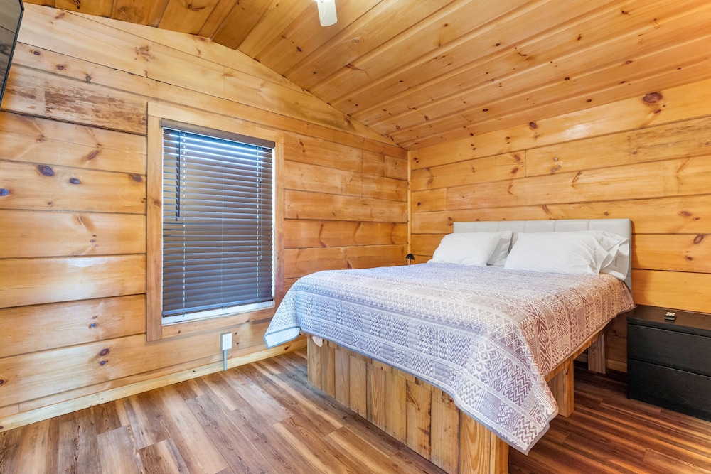 Edinboro Lake Resort Cabins - photo 40