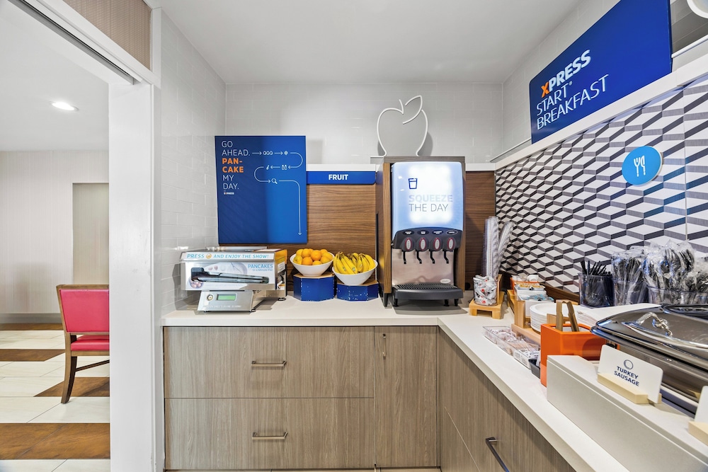 Holiday Inn Express Sunnyvale Silicon Valley by IHG - photo 59