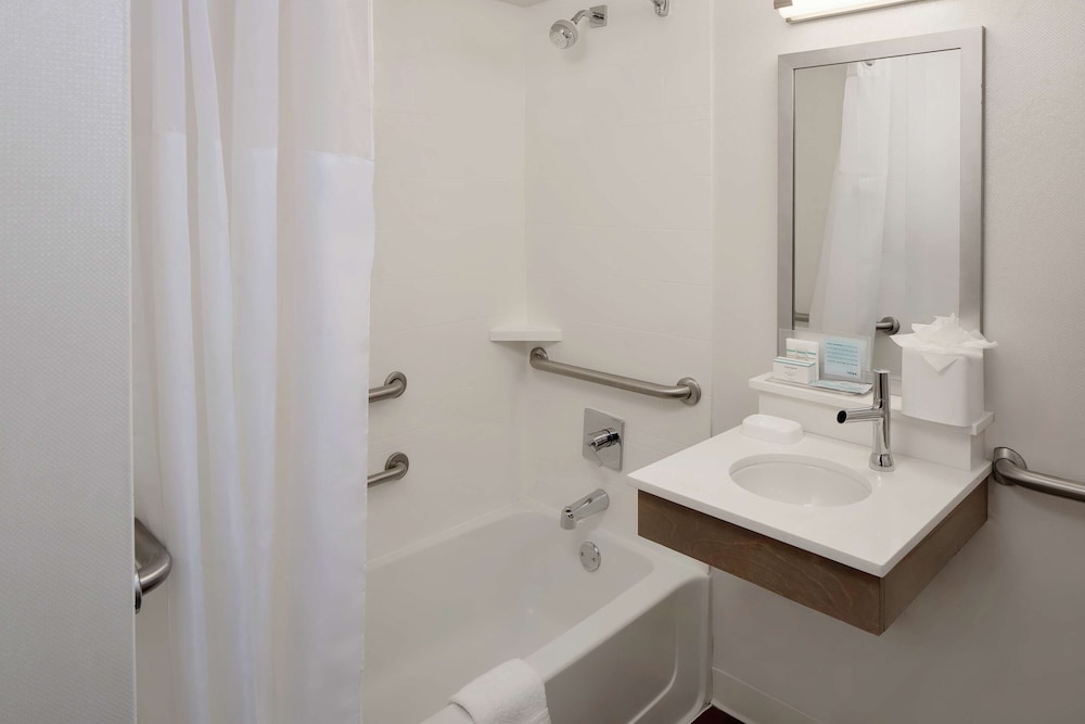 Hampton Inn Louisville Downtown - photo 20