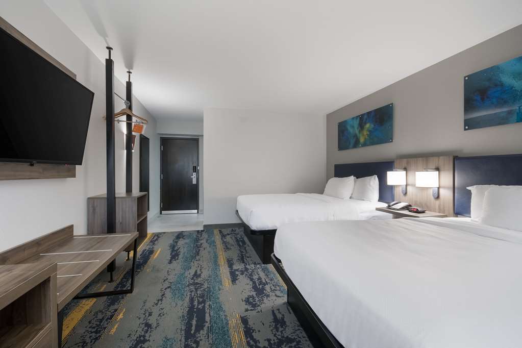 Clarion Pointe OKC Airport - photo 2