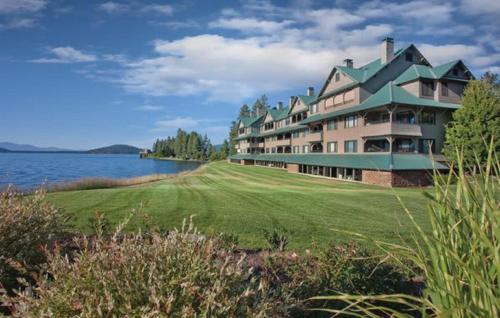 Enjoy The Family At Coeur Dalene In This Resort 3bd Condo With Indoor Pool — Harrison