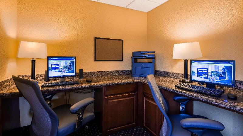 Best Western Plus Parkway Hotel - photo 77