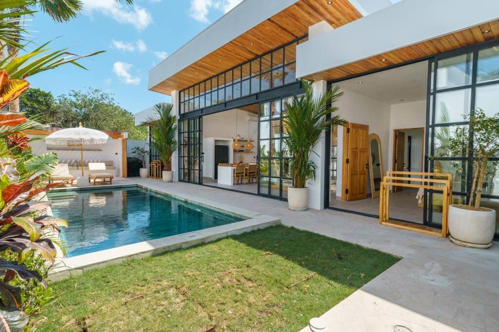 Villa Akra Uluwatu by Yolla Hospitality — 4-Star Luxury Hotel in Pecatu, Indonesia