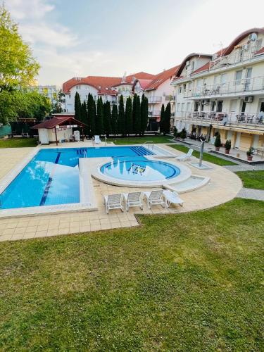 Elit Medencés Apartman Hajdúszoboszló — 4-Star Luxury Hotel in Hajduszoboszlo, Hungary