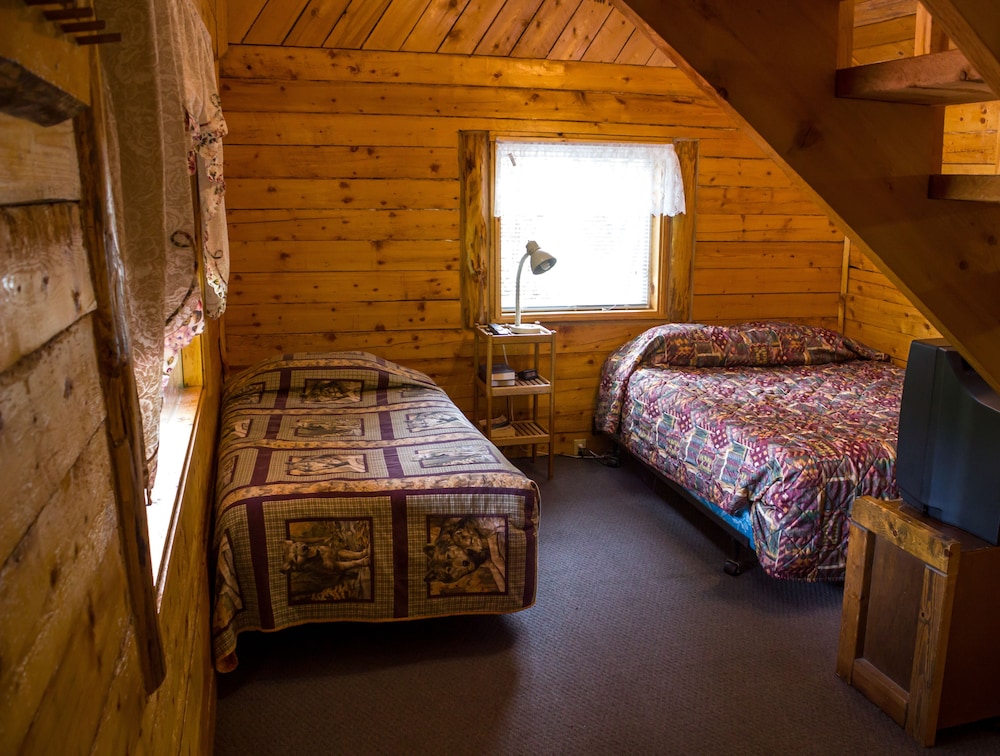 Midnight Sun Log Cabins - photo 25