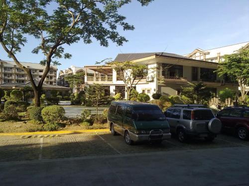 Stunning 2BR apt 65 sq m Netflix at Rosewood Pointe Residences near BGC — 4-Star Luxury Hotel in Manila, Philippines