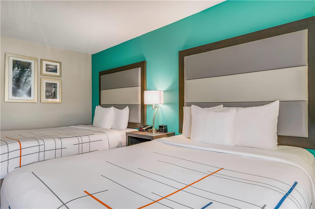 La Quinta Inn & Suites by Wyndham Batavia - photo 35