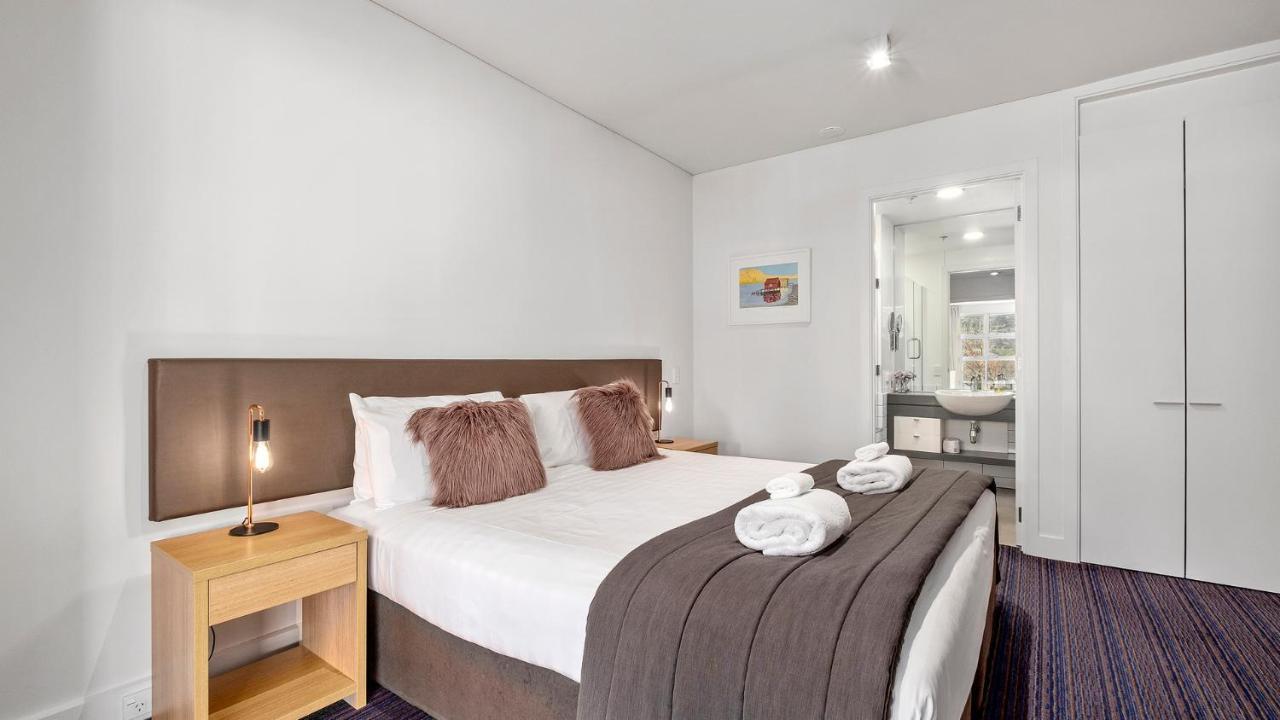 Marina Apartment 406 — 4-Star Luxury Hotel in Queenstown, New Zealand
