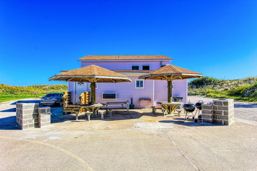 Beachgate CondoSuites & Motel - photo 161