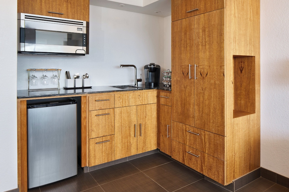 Holiday Inn Express Waikiki by IHG - photo 12