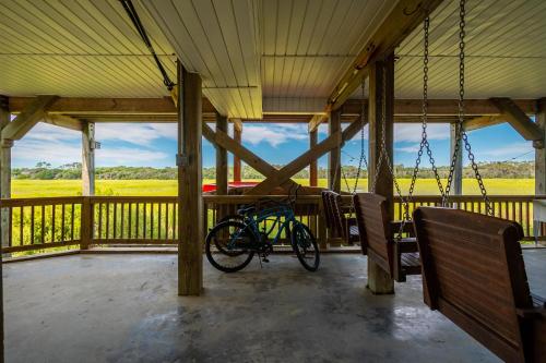 Coastal Living by Oak Island Accommodations - photo 36