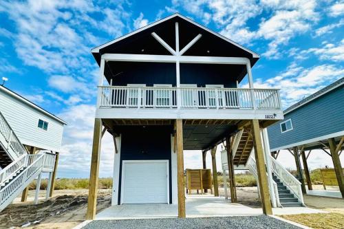 NEW Tiki House Near Beaches Sleeps 6 7 — 4-Star Luxury Hotel in Wheatland, United States