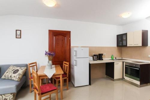 Apartment Ana Lopud with balcony