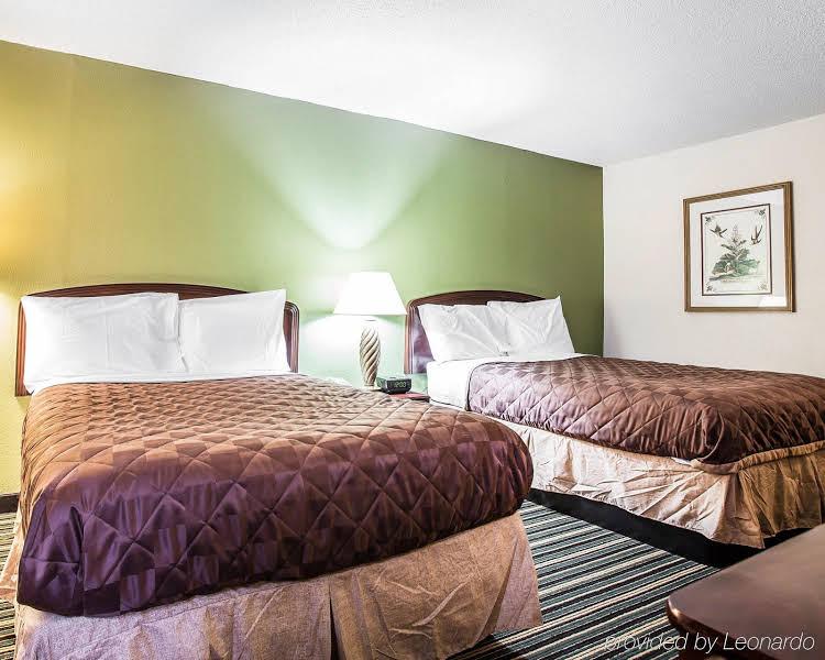 Claremont Inn & Suites - photo 6
