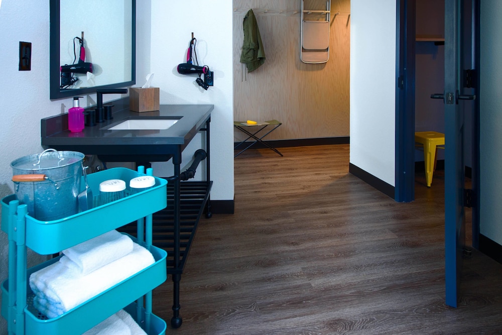 Moxy New Orleans Downtown French Quarter - photo 15