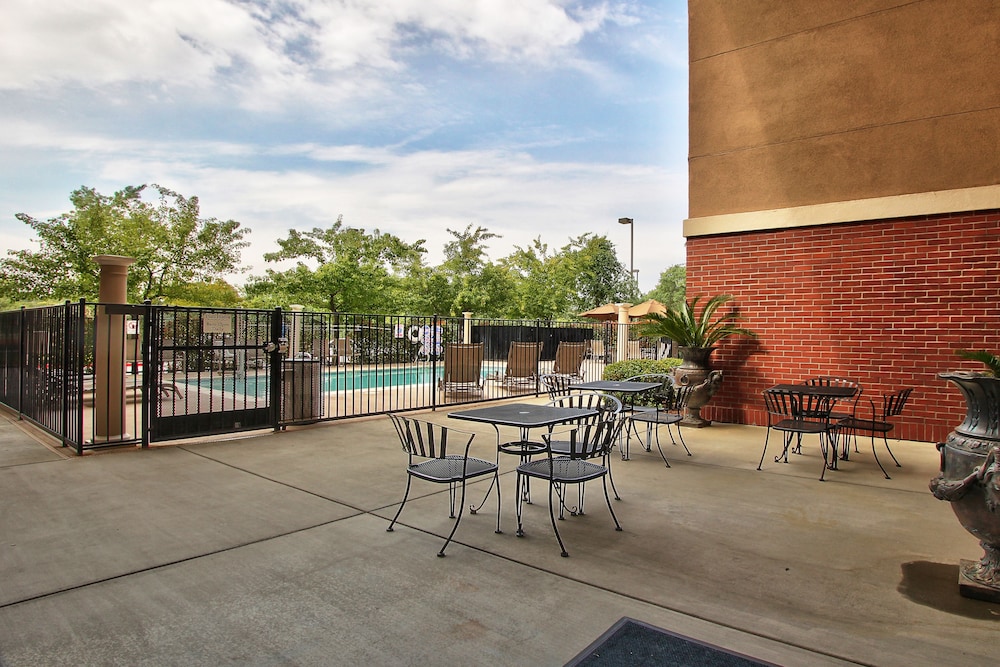 Holiday Inn Express Hotel & Suites Roseville Galleria Area by IHG - photo 122