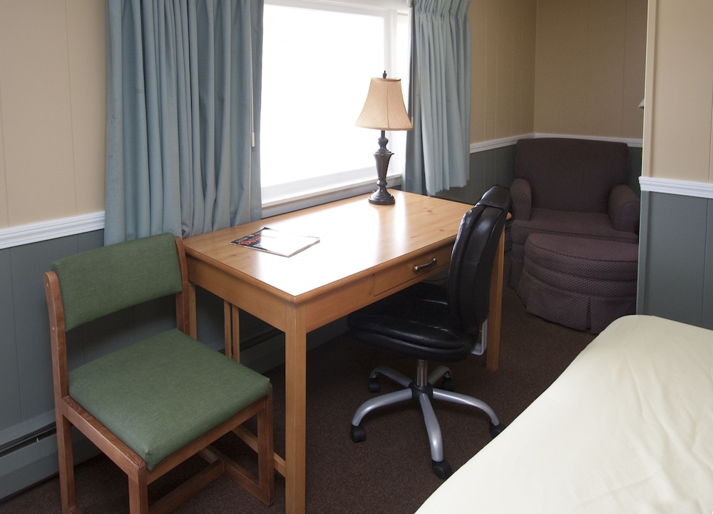 The Bluebird Motel - photo 10