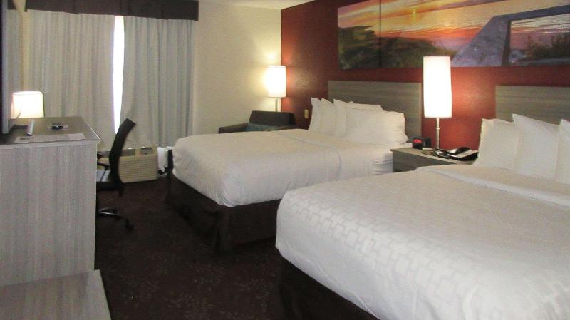 Clarion Pointe Evansville North - photo 25