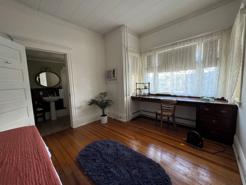 The Boho Buffalo Inn - photo 43