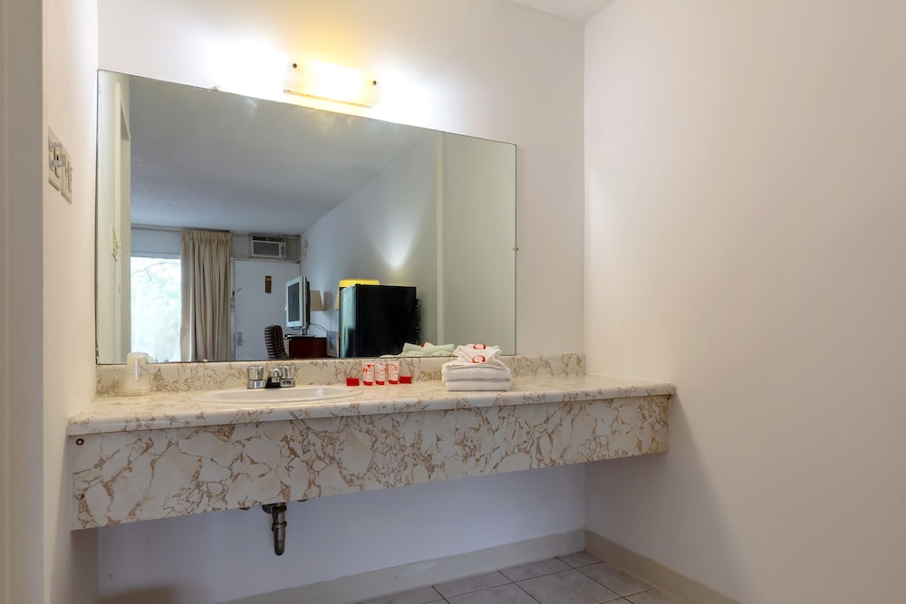 Americas Best Value Inn Rockford - photo 50