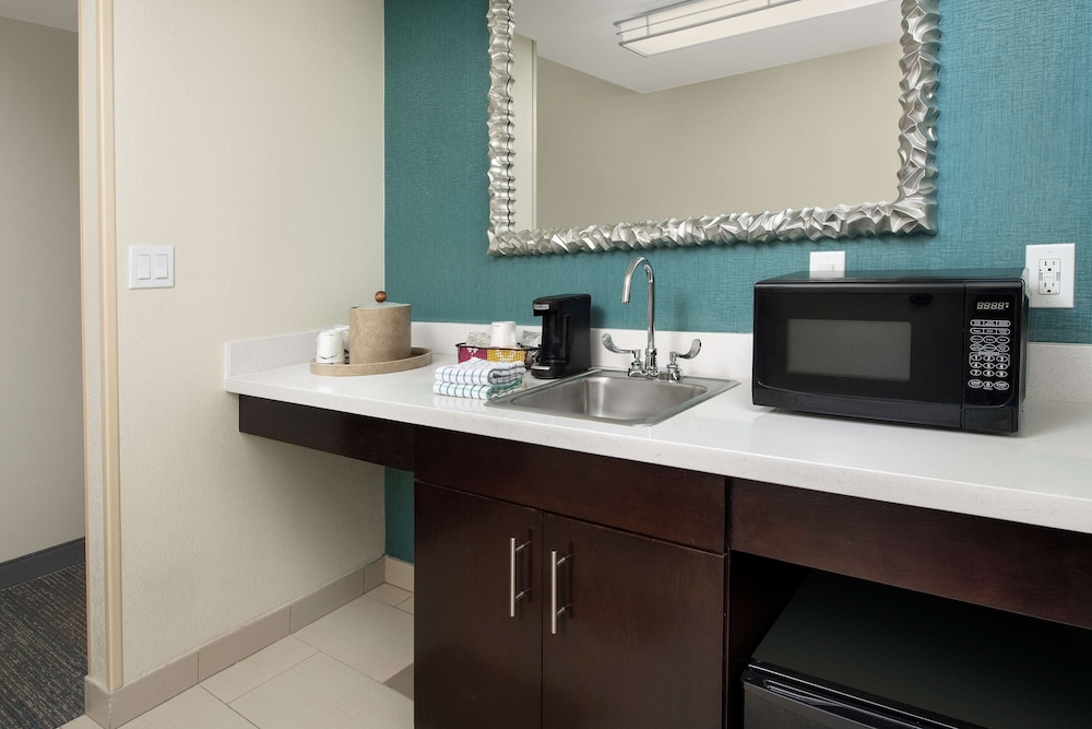 Hampton Inn & Suites Alpharetta - photo 23