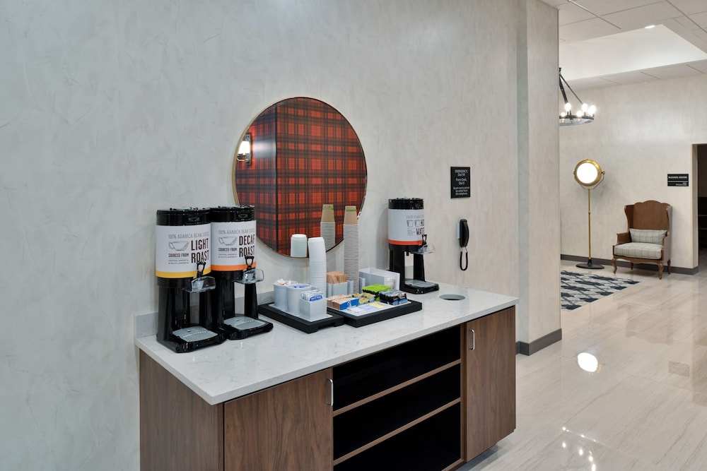 Hampton Inn & Suites Greensboro Downtown - photo 35