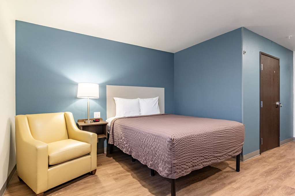 WoodSpring Suites Indianapolis Airport South - photo 11