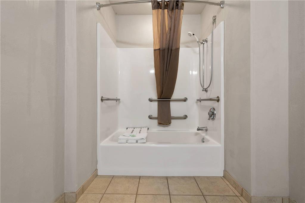 Rodeway Inn & Suites Tomahawk - photo 21