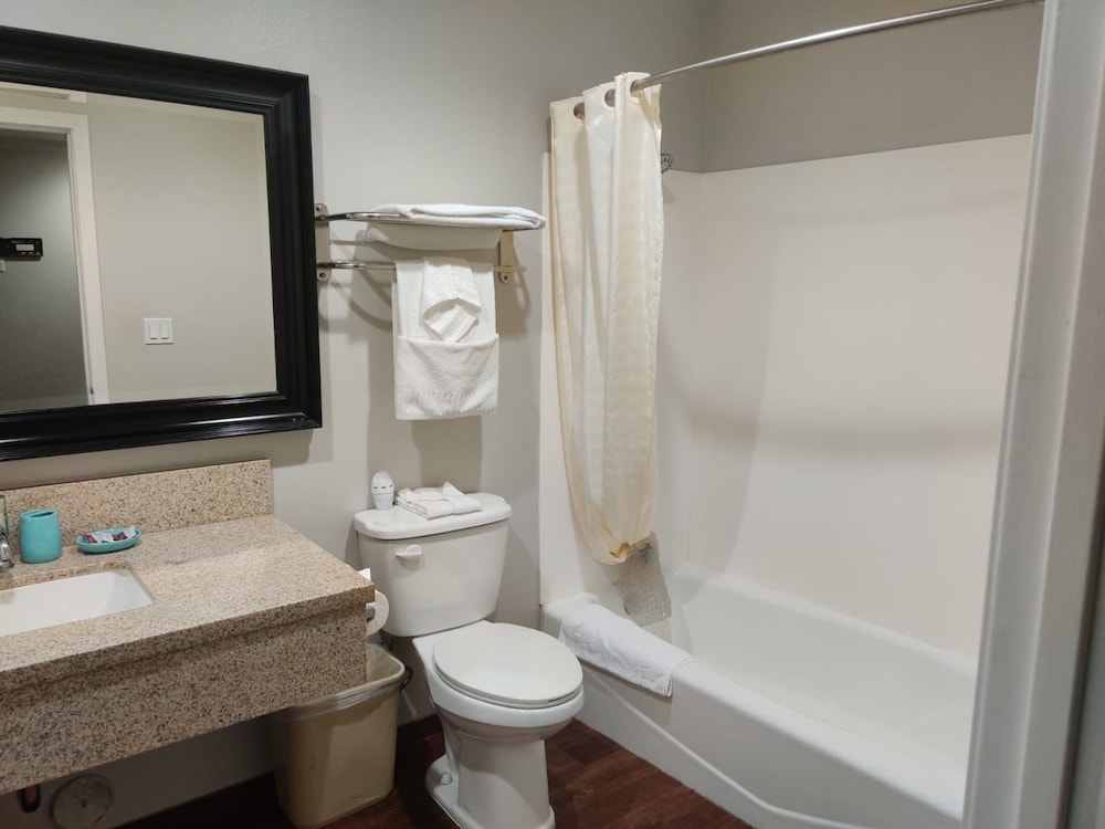 Lyfe Inn & Suites By Aga Lax Airport - photo 27
