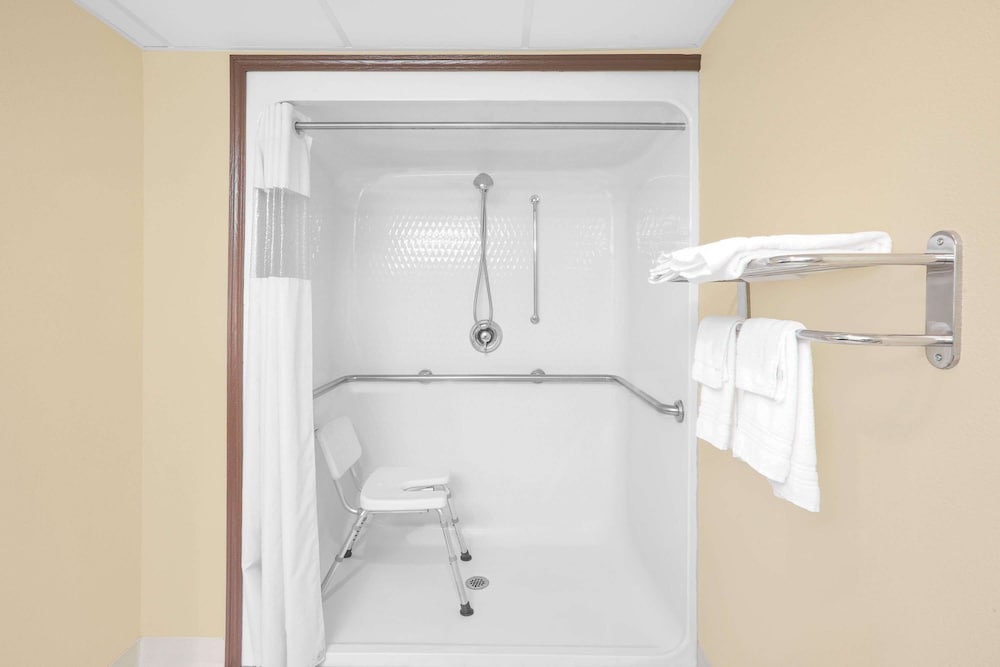 Days Inn by Wyndham Fayetteville - photo 13