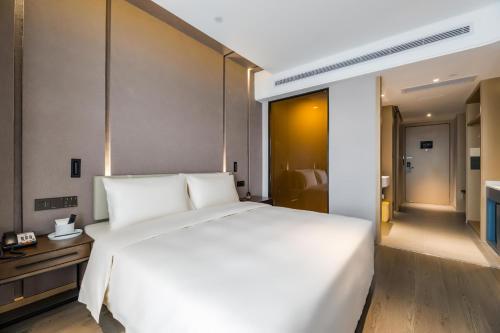 Atour Hotel Chengdu Taikoo Li Future Center — 4-Star Luxury Hotel in Chengdu, People's Republic of China