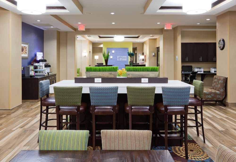 Holiday Inn Express Hotel & Suites Fort Dodge an IHG Hotel - photo 4