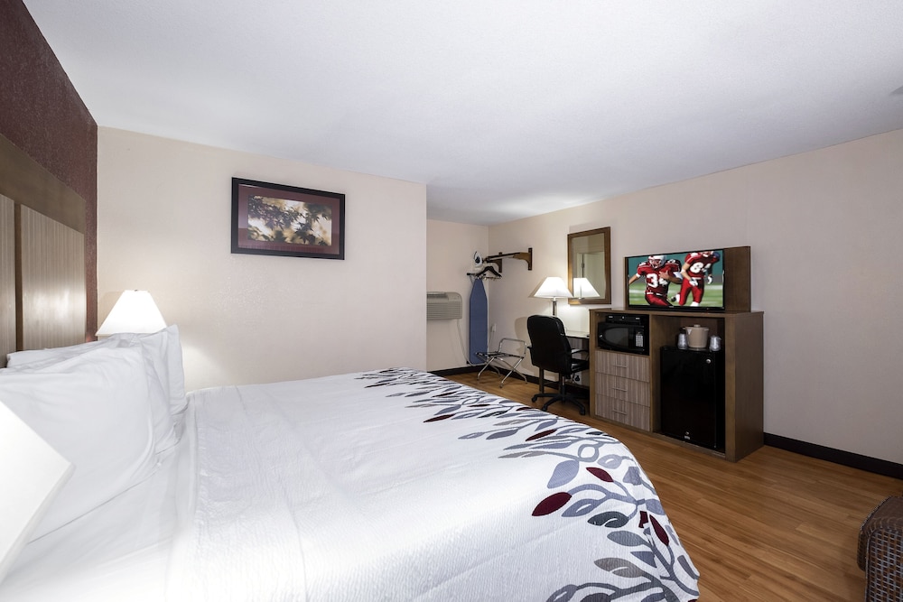Red Roof Inn Neptune Jersey Shore - photo 10